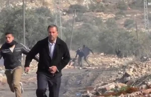 r/PublicFreakout - Israeli soldiers use Palestinian child as human shield