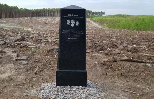 Obelisk Poczty Polskiej w Puszczy Bydgoskiej. Historia jak z komedii Barei