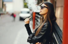 Raport: Polska młodzież liderem w paleniu e-papierosów
