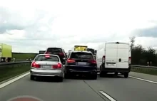 Kierowca BMW wpycha się z prawego pasa na autostradzie. Zgadnijcie,...