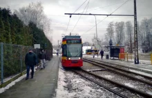 Łódź. Na Warszawskiej pojawiły się wybrzuszenia. Zagrożenie dla pasażerów