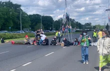 Aktywiści zablokowali Wisłostradę! Na miejscu duże siły policji | Warszawa