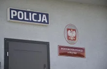 Policjanci wyrzuceni ze służby po śmierci 30-latka, którego wywieźli radiowozem