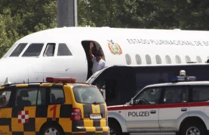 Boliwijski samolot zmuszony do lądowania w Wiedniu - opozycjonista na pokładzie