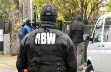 Oficer ABW, który wypadł przez okno, odmówił wydania certyfikatu Obajtkowi