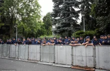 Zaczęło się grodzenie Sejmu. Na początek 3-metrowa brama za 675 tys. zł