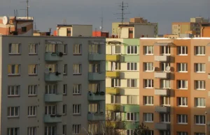 Seniorka wyrzuciła oszustom przez balkon 30 tys. zł