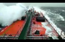 Gigantyczna fala na Morzu Bałtyckim uszkadza tankowiec