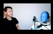 Ten robot może kopiować niemal każdą mimikę twarzy.