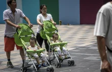 Pekin wycofuje się z "polityki dwojga dzieci". Problem z demografią w Chinach?