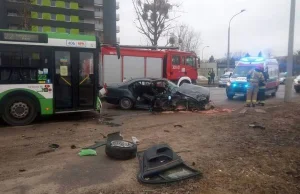 Policjant spowodował śmiertelny wypadek, wciąż pełni służbę. Nie żyje 23-latka