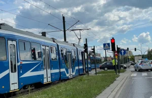 Kraków, zderzenie tramwaju z hulajnogą. Uruchomiono komunikację zastępczą