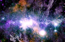 Spektakularna panorama centrum Drogi Mlecznej tkana magnetycznymi nićmi
