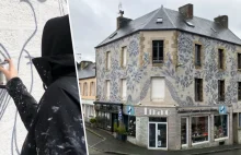 Polka ozdobiła kamienicę we francuskim miasteczku. Pokryła ją koronka