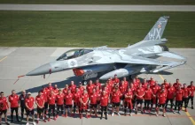 Reprezentacja Polski odwiedziła bazę lotnictwa taktycznego na Krzesinach