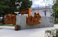 Nowy pomnik „Solidarności” w Warszawie. „Solidarność” chce go usunąć