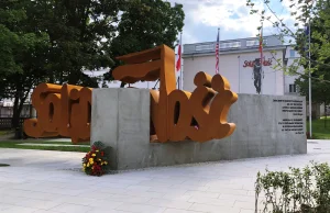 Nowy pomnik „Solidarności” w Warszawie. „Solidarność” chce go usunąć
