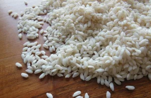 Plastik we wszystkich próbkach ryżu w torebkach. Badanie naukowców z Australii