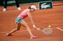 Iga Świątek przegrała w ćwierćfinale Roland Garros! Maria Sakkari za mocna...