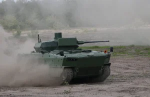 Nowy bojowy wóz piechoty Borsuk na ćwiczeniach Dragon-21