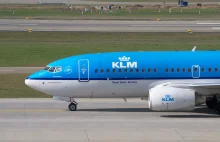 Pracownik KLM, który zabrał butelkę wody z samolotu słusznie zwolniony z pracy.