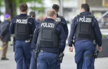 Niemcy: policjanci na czacie wysyłali sobie Hitlera i swastyki. 49 podejrzanych