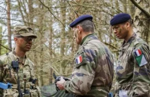 Francja mogłaby wesprzeć w NATO w wojnie w Europie, ale nie długofalowo