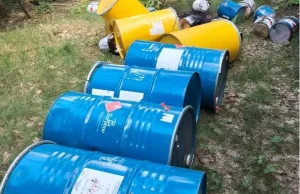 W lasach przybywa beczek z odpadami. 30 tys. zł za pomoc w ujęciu sprawców