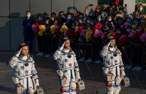 Pierwsi astronauci z Chin lecą na stację kosmiczną Państwa Środka.
