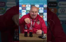 Rosyjski trener odpowiada na reakcje Cristiano Ronaldo z Coca-colą