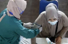 Indonezja: Zaszczepieni lekarze chorują na COVID
