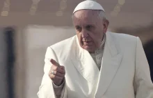 Papież Franciszek: Biskupi nie mogą puszyć się jak pawie.