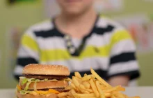 Wielka Brytania zakaże reklamy śmieciowego jedzenia między 5:30 a 21