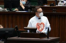 RPD przyszedł do Sejmu w antyaborcyjnej koszulce. "Obraz ideologizacji"