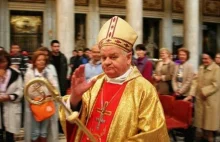 Kęty. Rada Miasta odebrała biskupowi Rakoczemu tytuł Honorowego Obywatela Gminy