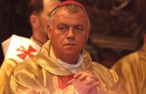 Biskup, który krył księdza pedofila, odszedł na emeryturę po raporcie Watykanu
