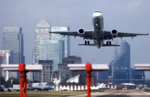 Hongkong zakazuje lotów pasażerskich z Wielkiej Brytanii z powodu wariantu Delta