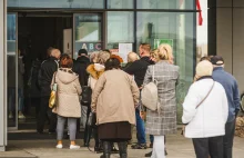 Tak się zarabia na pandemii: Ponad 60zł za ukłucie dla punktu szczepień