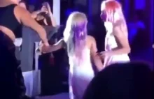 Klub LGBT na Florydzie: Małe dziewczynki wciągane na scenę i obrzucane dolarami