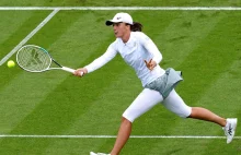 Iga Świątek wygrała z Iriną-Camelią Begu i awansowała do 1/8 finału Wimbledonu.