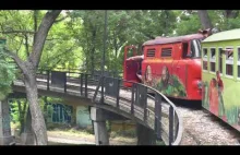 Unikalny parkowy pociąg wąskotorowy na baterie