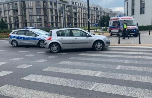 Potrącił na rondzie kobietę z dwuipółletnim dzieckiem