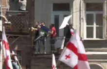 Gruzińscy wspinacze zdobywają balkon LGBT