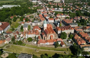 Kożuchów (lubuskie) - miasto z murami obronnymi oraz fosą