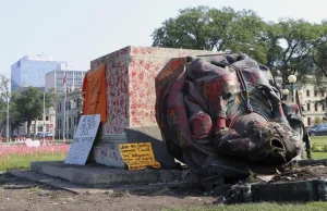 Obalono pomniki brytyjskich królowych. Protesty po odkryciu szczątków...