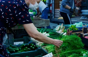 Polacy w reakcji na wzrost cen próbują ograniczyć wydatki