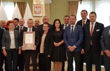 Nowa radna Hołowni przyjmowała od Przemysława Czarnka medale za walkę z...