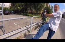 Atak na rowerzystów za jazdę po chodniku