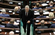Kilkunastu posłów bez maseczek w Sejmie, wyrzucony tylko Grzegorz Braun