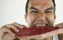 Prawdziwy facet kocha mięso? Badania potwierdzają, że mężczyźni jedzą...